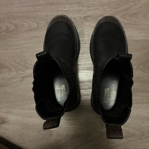 Micheal Kors boots - Picture 2 of 3